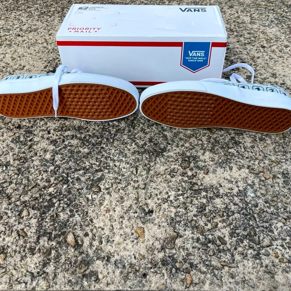Priority Mail Vans - Picture 6 of 8
